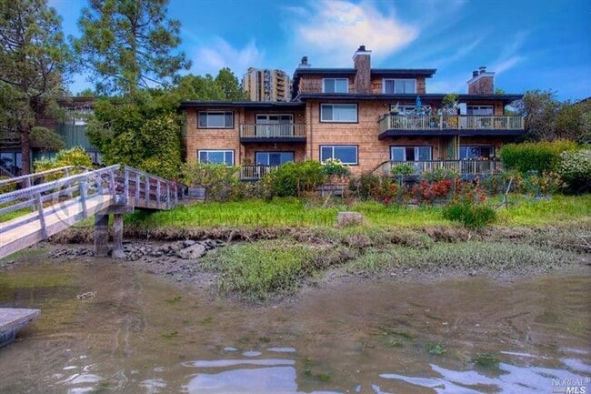 Building Photo - Waterfront Condo on Corte Madera Creek | Single-Level, Dock Access - FOUNDATION