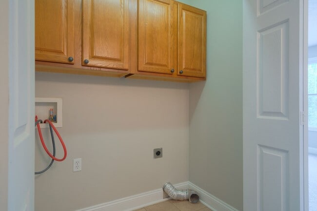 Building Photo - Available for the 2026-2027 lease term.