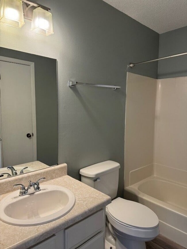 Building Photo - Charming 2-Bedroom, 1-Bath Duplex in Hermitage – Great Location!