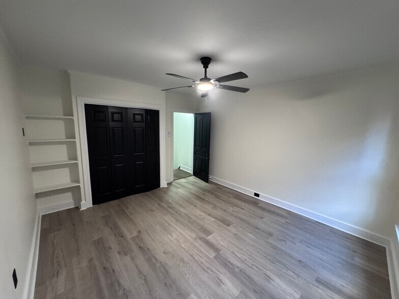 Building Photo - 110 E Locust St