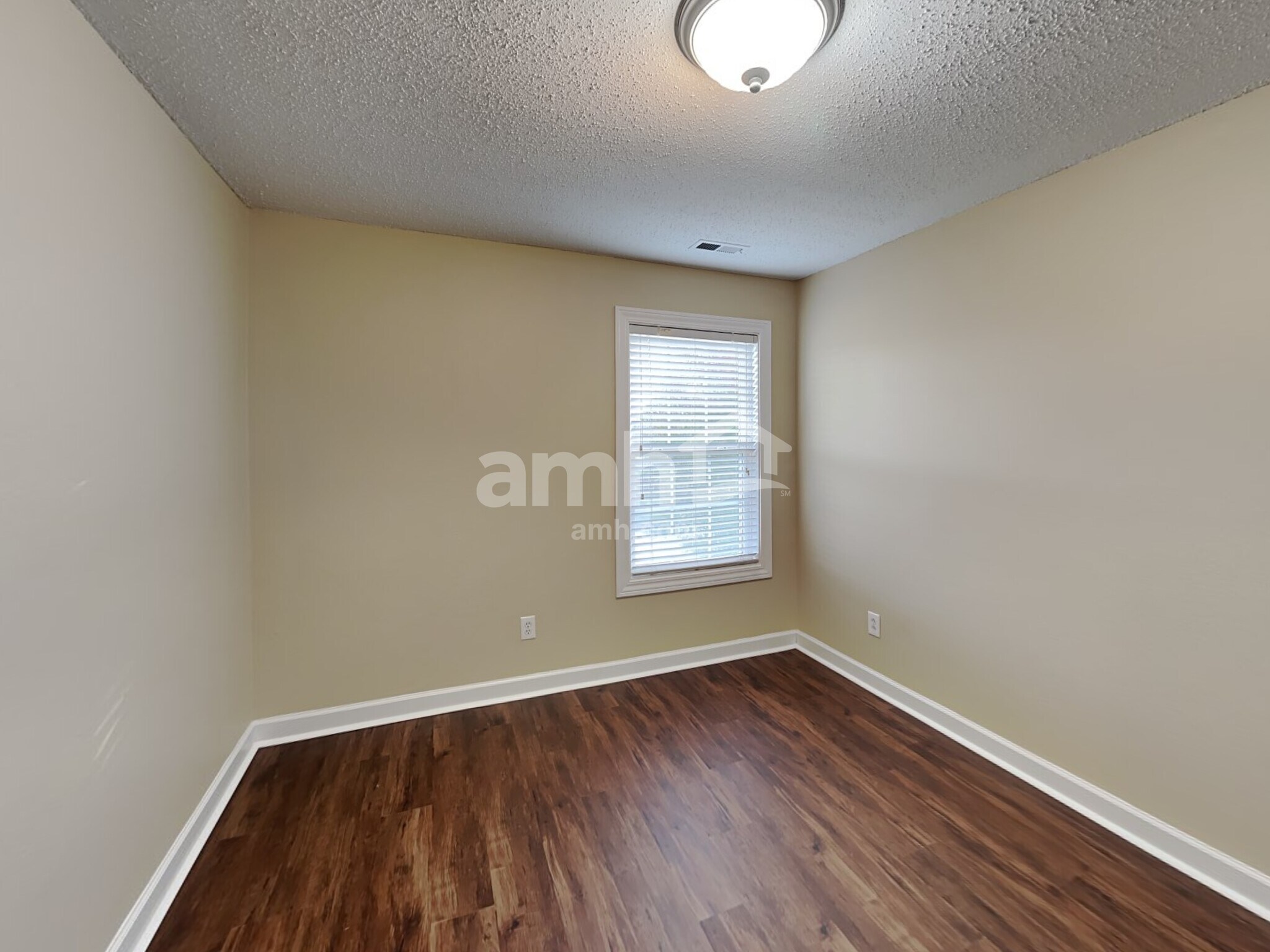 Building Photo - 1071 Sassafras Trl