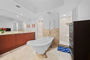 Building Photo - Northeast 183rd Lane, Aventura, FL 33160 - 4 BR 4.5 BA Condo