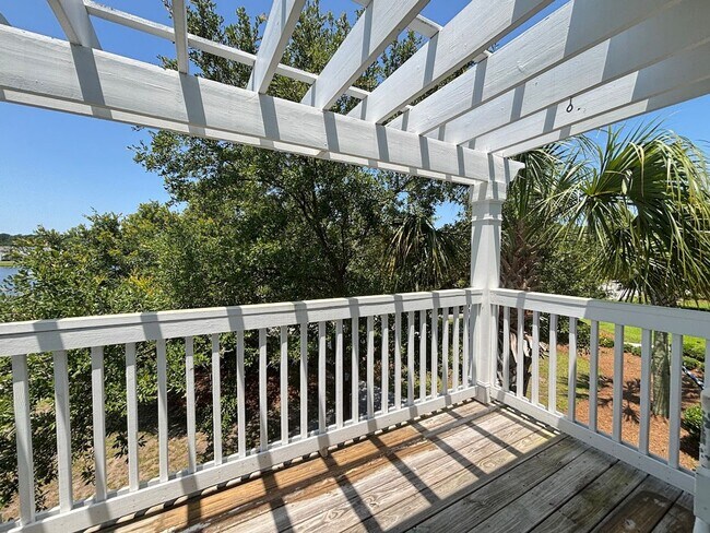 Building Photo - Beautiful 3-Bedroom, 3.5-Bath Townhome in ...