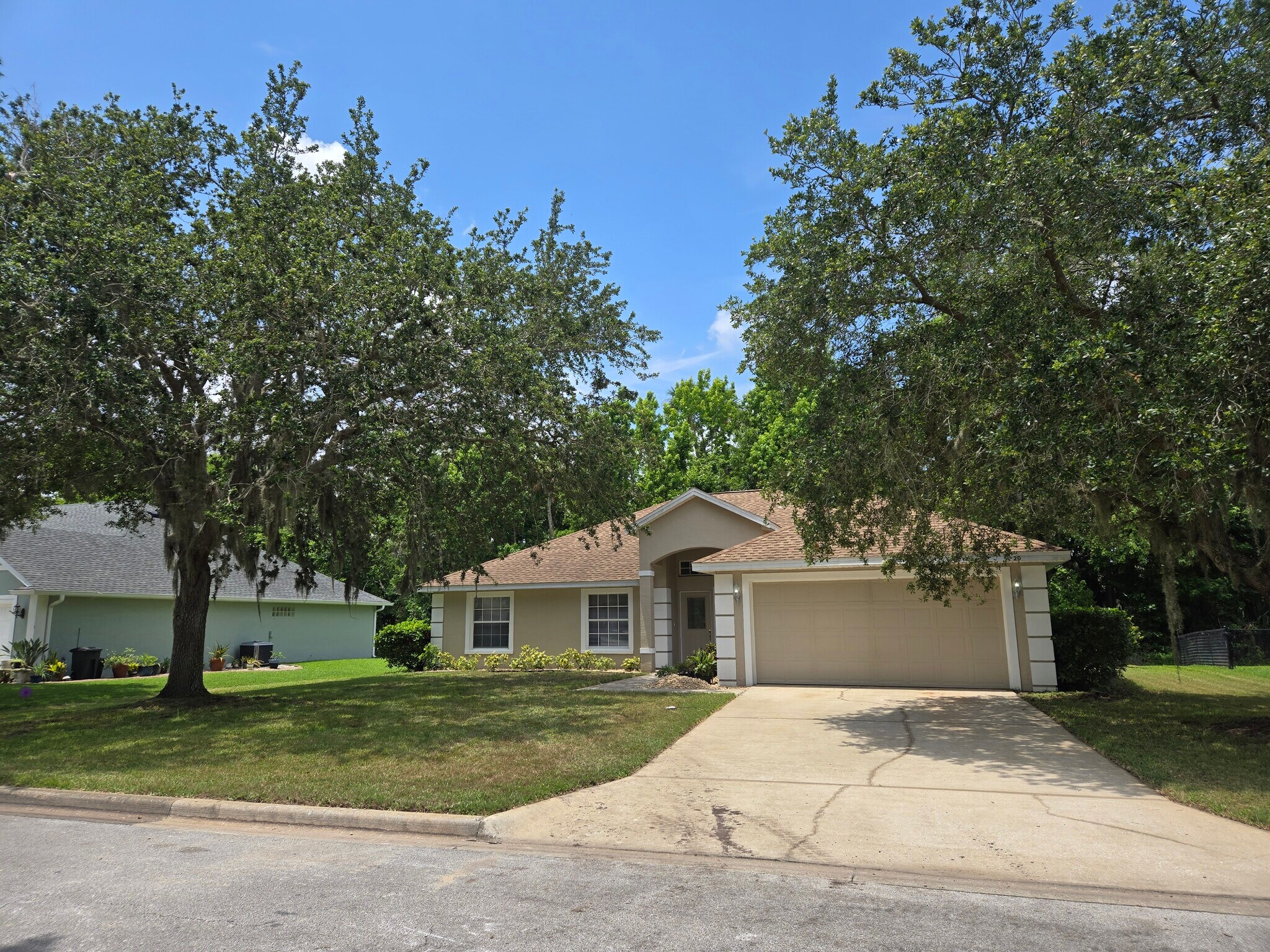 Building Photo - 20 Manderley Ln