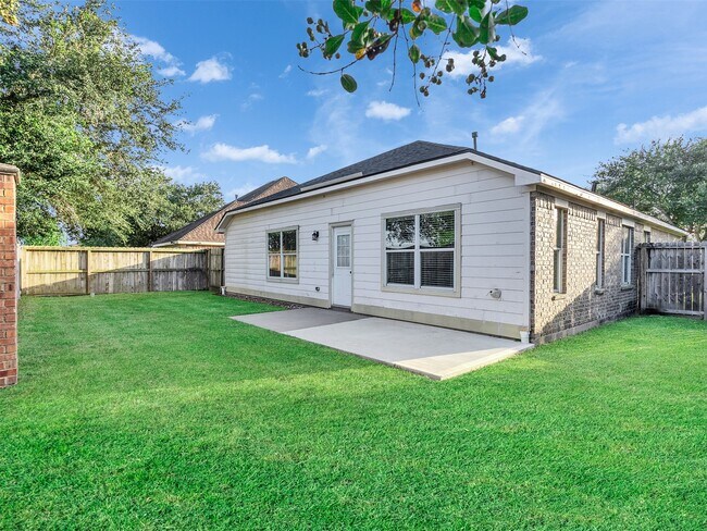 Building Photo - 3417 Cypress Village Dr