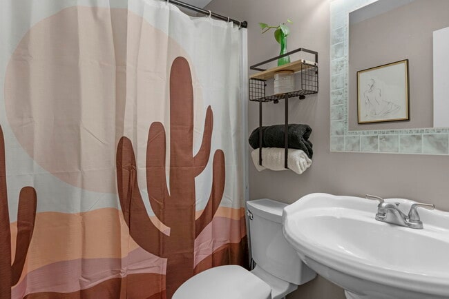 Building Photo - 2910 Mattox Dr