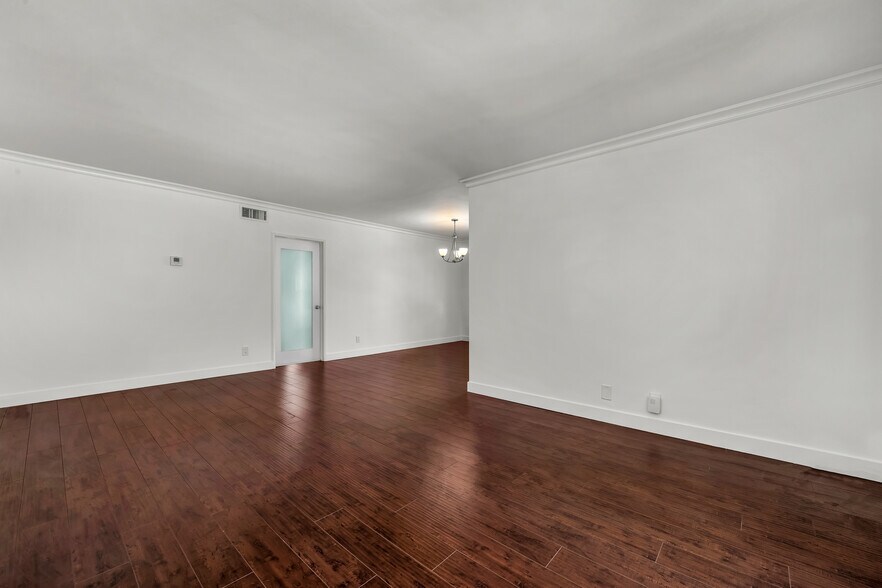 Building Photo - 248 N Rexford Dr
