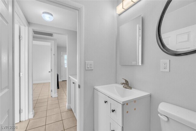 Building Photo - 235 Zinc St