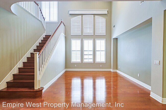 Building Photo - 5 br, 3 bath House - 28115 De La Vina Way