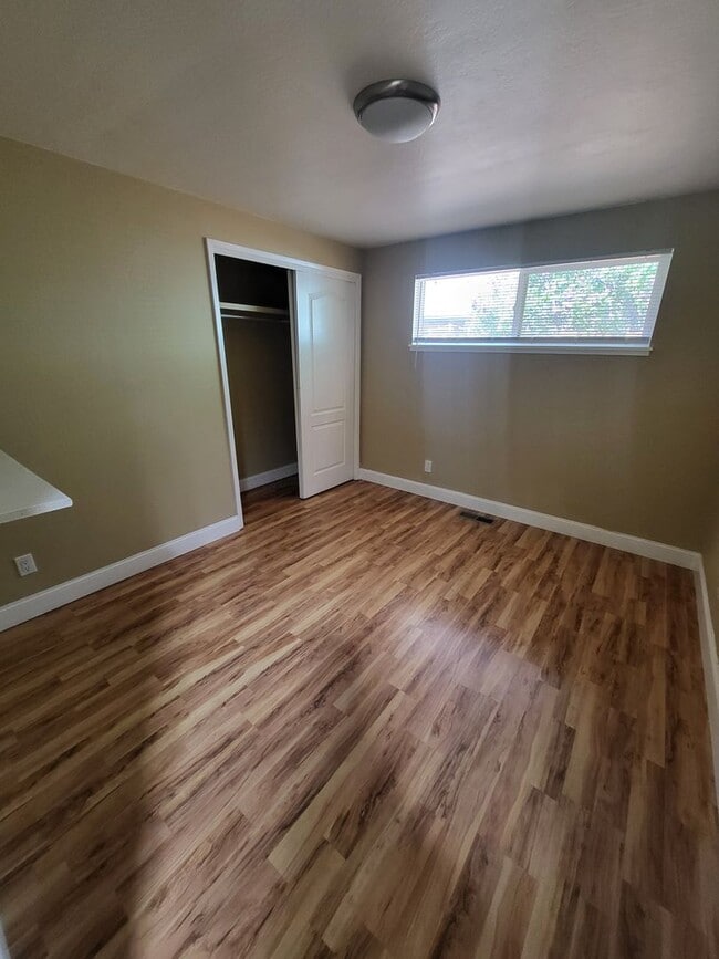 Building Photo - 1010 S Division St