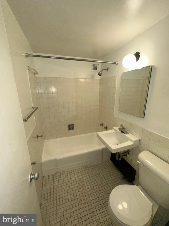 Building Photo - 1301 Delaware Ave SW