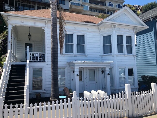 Building Photo - Cute Sausalito Bungalow right across from ...