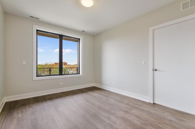 Building Photo - 3 bedroom in Chicago IL 60608