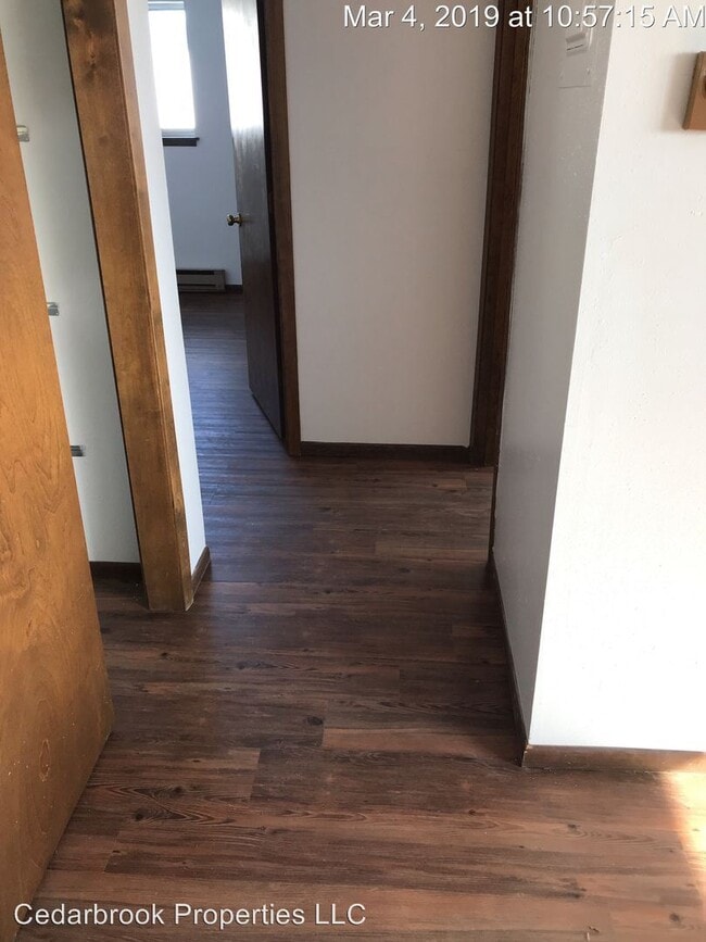 Building Photo - 2 br, 1 bath Apartment - 425 6th Ave S