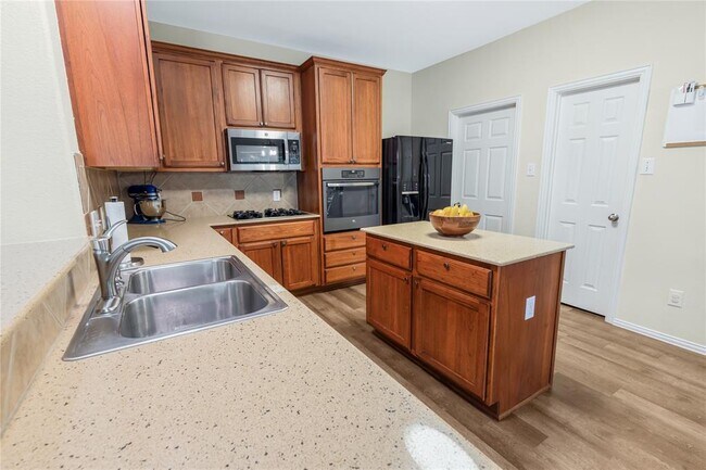 Building Photo - 1009 Rutherford Dr