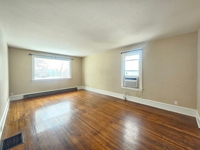 Building Photo - 2028 W 9th Ave