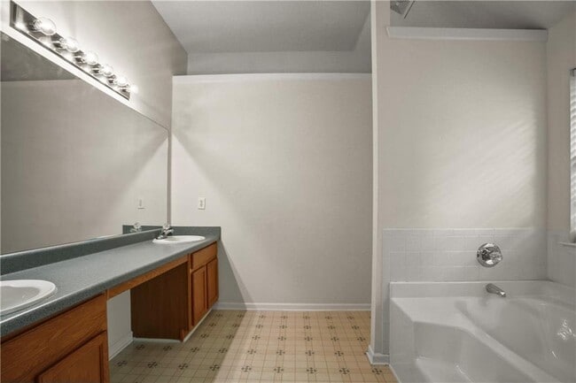 Building Photo - 2224 Eagles Nest Cir