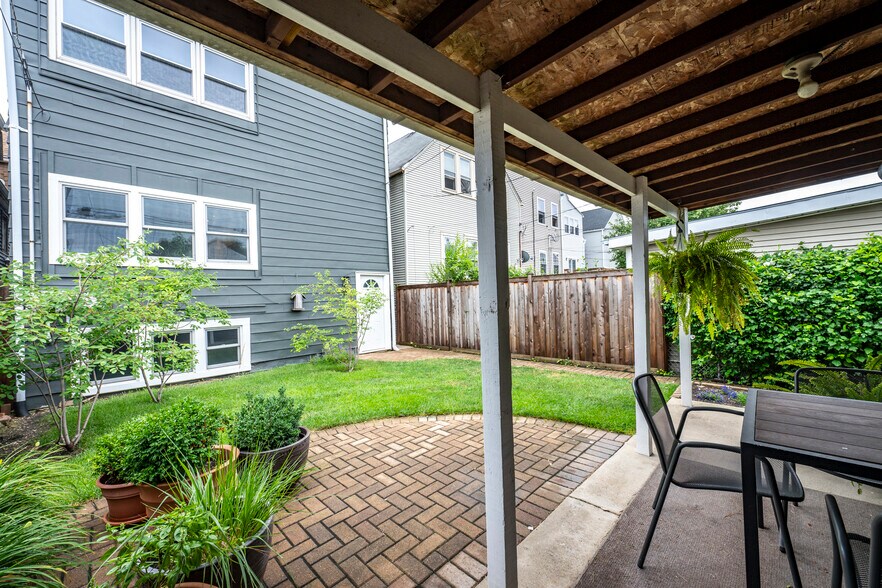 Building Photo - 2524 N Lawndale Ave