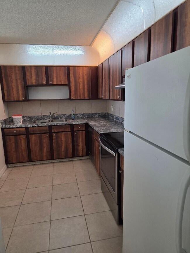 Building Photo - 14840 Naranja Lakes Blvd