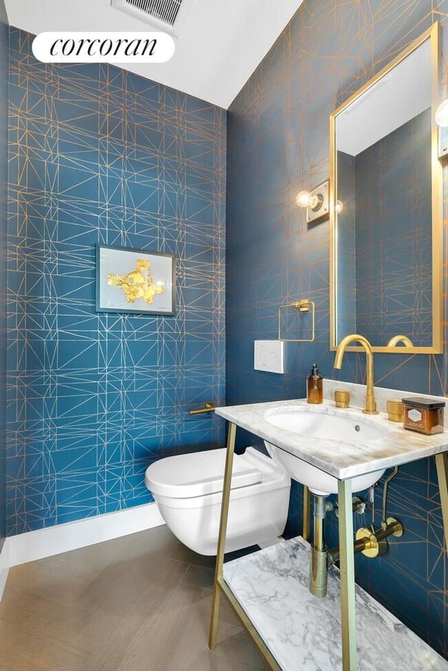 Building Photo - 164 Diamond St