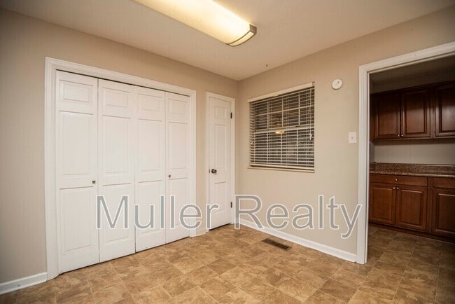 Building Photo - 11719 S Williamsburg Dr