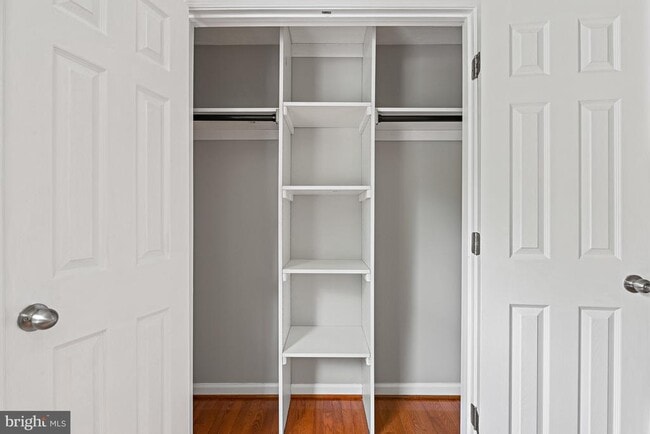 Building Photo - 9409 Mirror Pond Dr