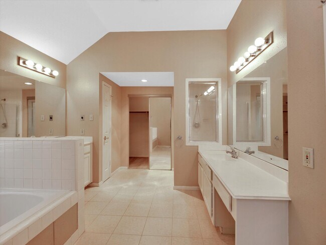 Building Photo - 16423 Ash Point Ln