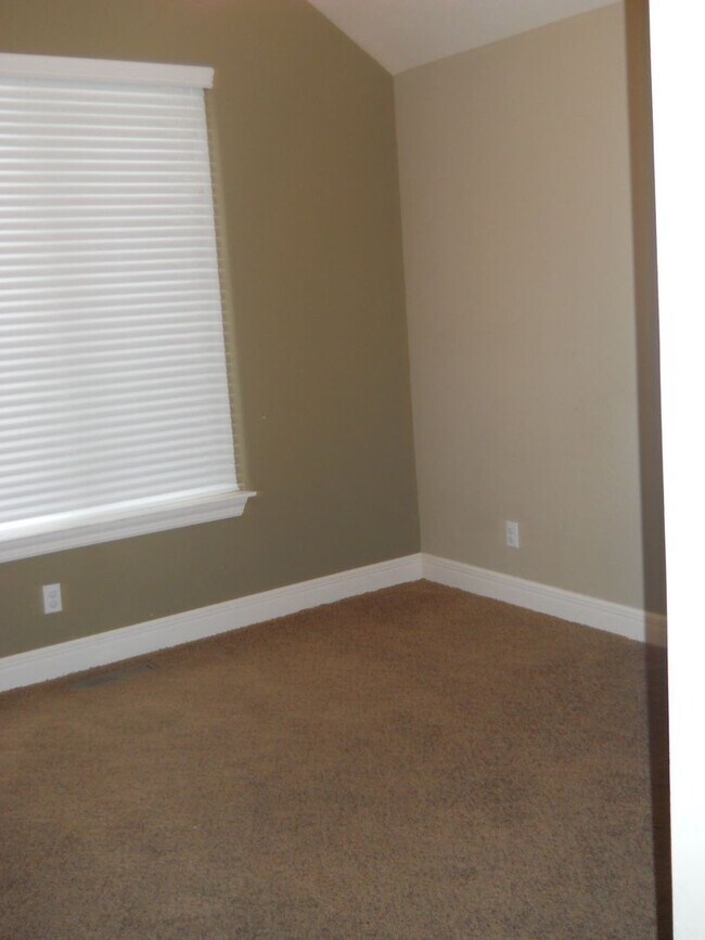 Building Photo - Beautiful 4 bedroom house in Battlefield!