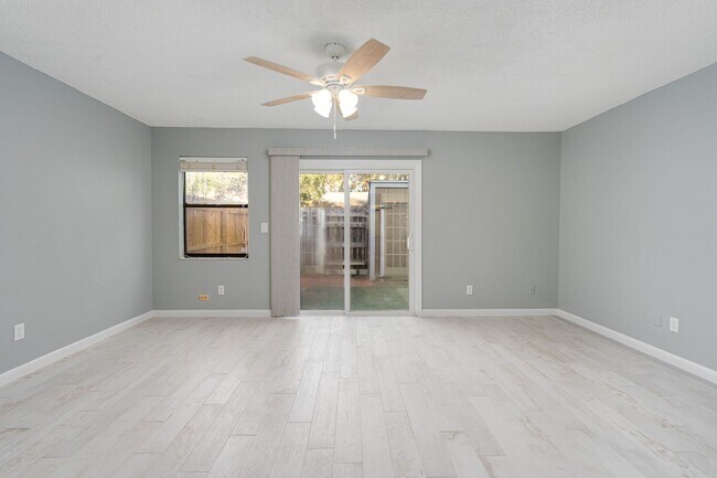 Building Photo - Townhome in the heart of Ormond Beach