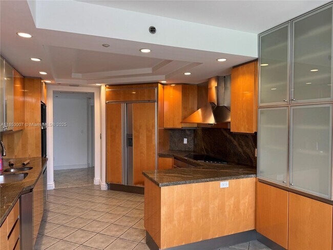 Building Photo - 2600 Island Blvd