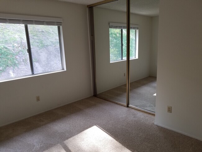 Building Photo - San Carlos (next to Mission Trails) 2 bed 1 bath Townhouse with Patio, Pool