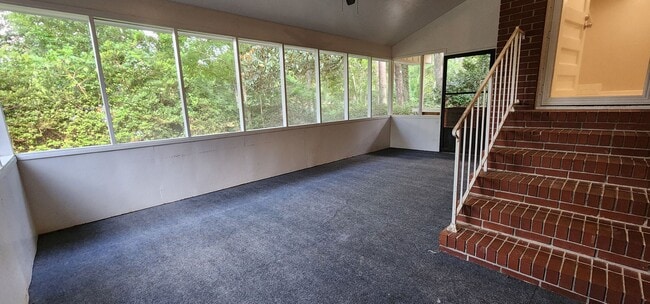 Building Photo - Charming Cul-de-Sac Home with Sunroom, Den...