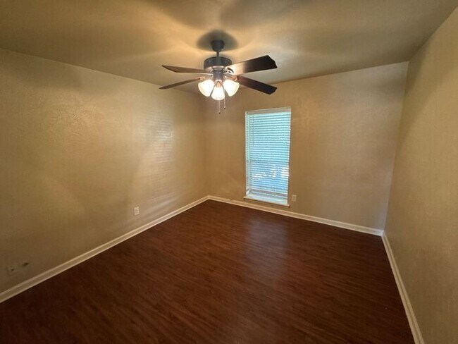 Building Photo - 3730 Twin Oak Ct