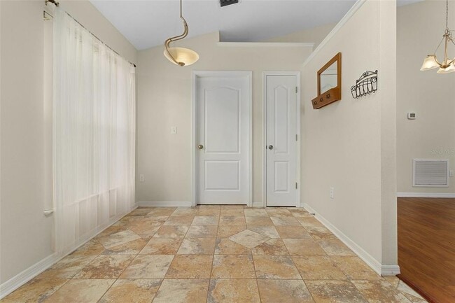 Building Photo - 2936 Twin Oaks Dr