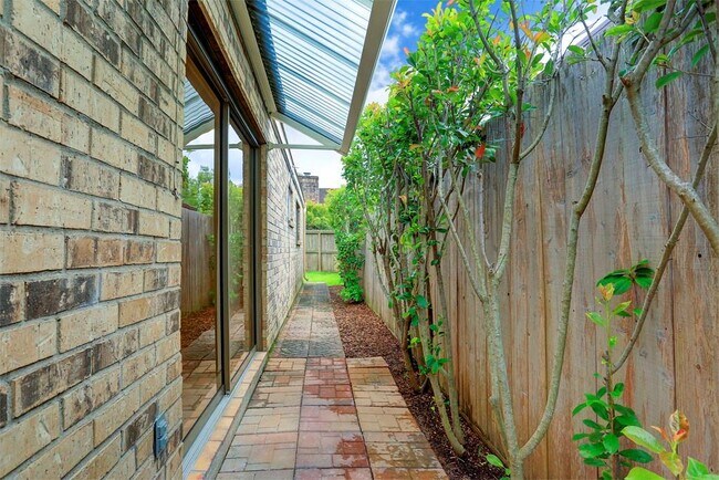 Building Photo - 13819 Starhill Ct