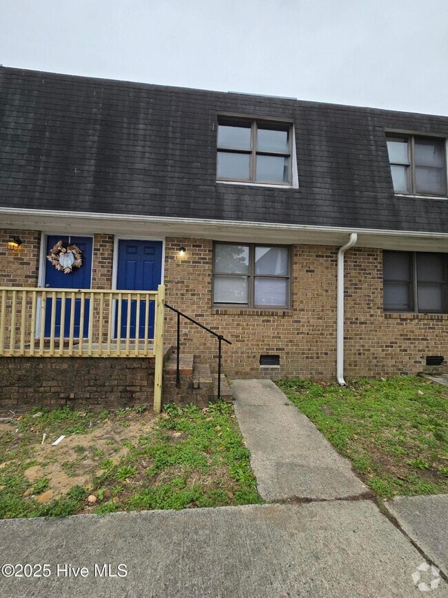Building Photo - 102 Cedar Ct
