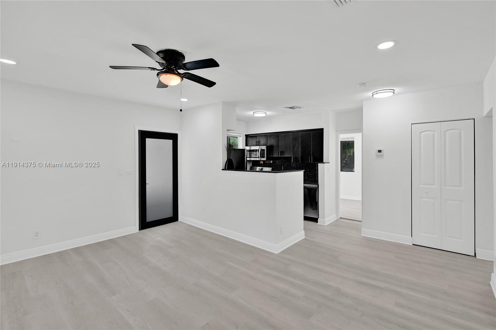 Building Photo - 11643 NE 11th Pl