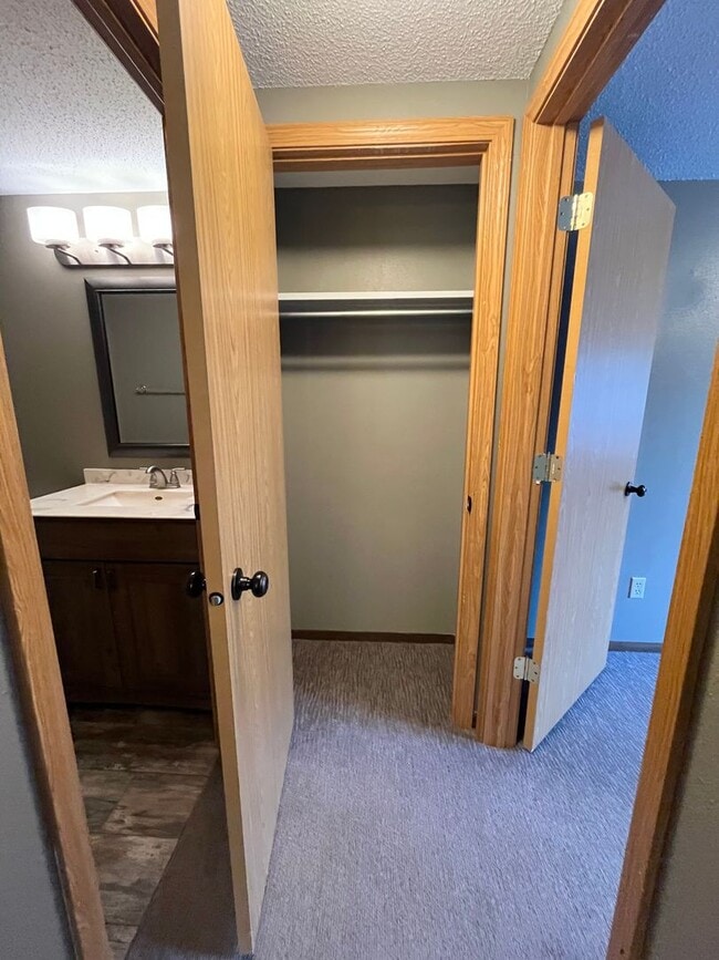 Building Photo - 2 Bed/2 Bath Townhome For Rent in South Sioux Falls!!