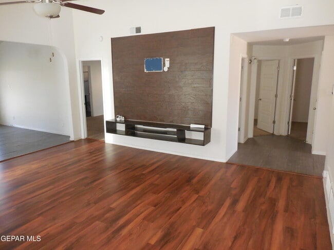 Building Photo - 4925 Copper Ranch Ave