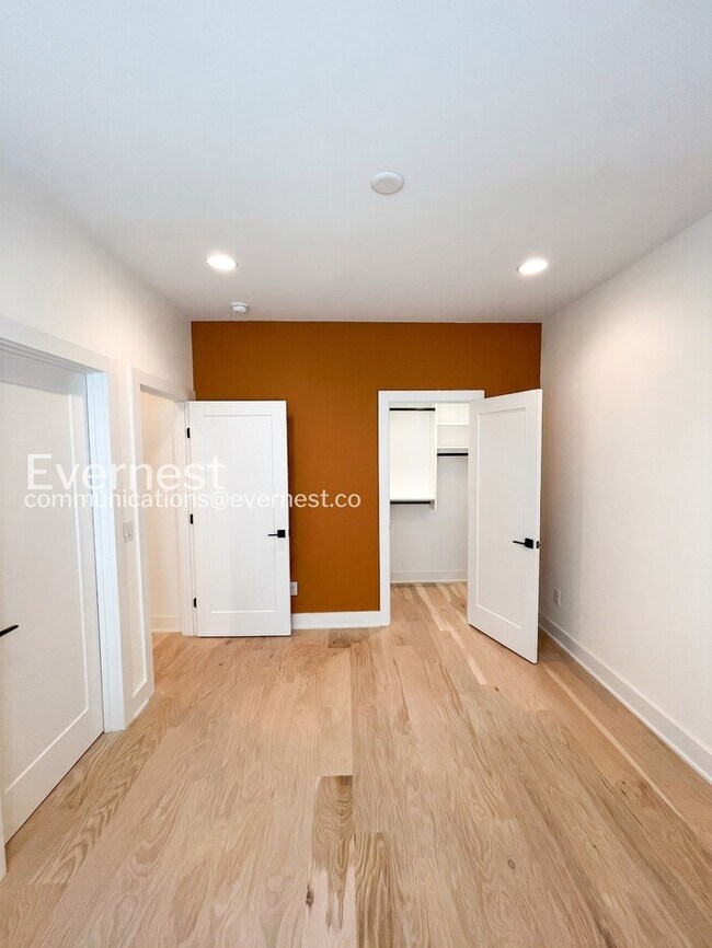 Building Photo - 3 Bed/3.5 Bath Home with Garage / Available Now!