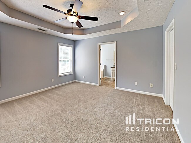 Building Photo - 2051 Meadowglen Ln