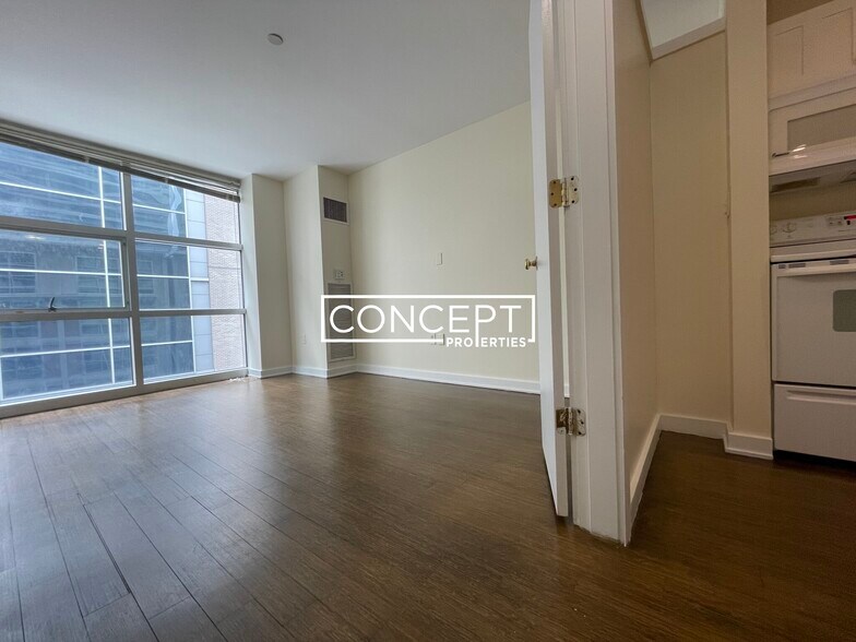 Building Photo - 40 Boylston St