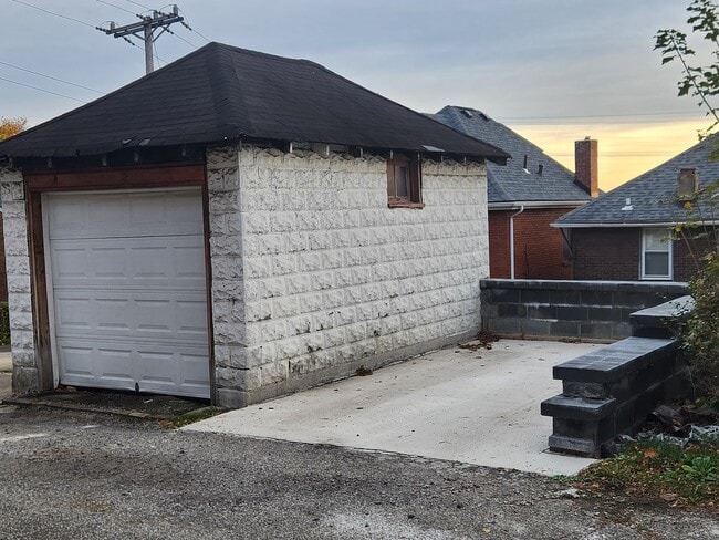 Building Photo - 2245 S Braddock Ave