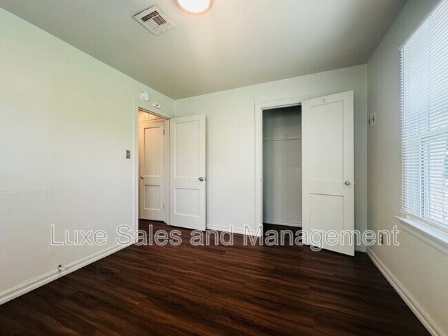 Building Photo - 3228 S Clegern St