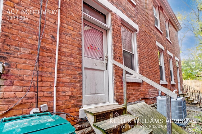 Building Photo - 407 Southview-
