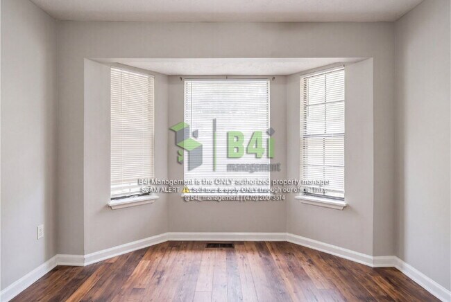 Building Photo - 6861 Lakewood Terrace