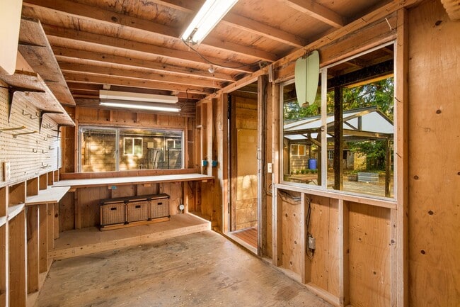 Building Photo - Beautifully remodeled rambler in Finn Hill