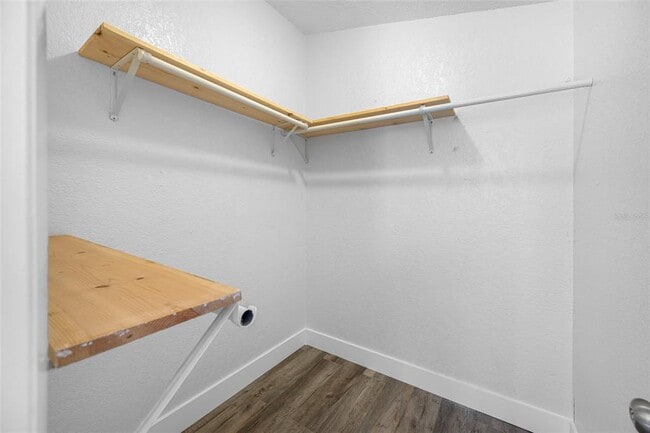 Building Photo - 18812 Carr Dr