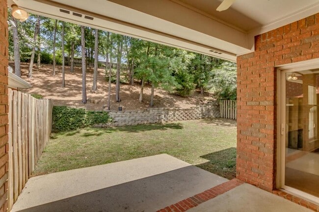 Building Photo - 2142 Fox Ridge Rd