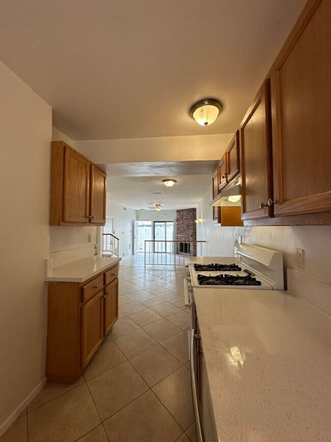 Building Photo - 22865 Del Valle St